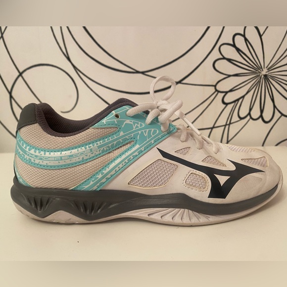 Mizuno volleyball shoes. Size US female 6.5. White/grey/blue - Picture 6 of 12